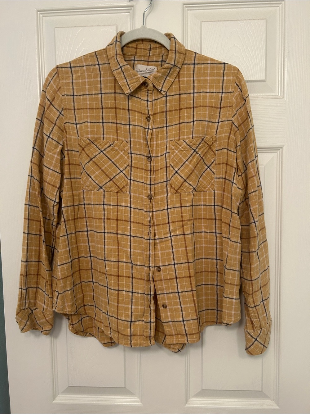 Universal Thread Plaid Long Sleeve Button-Down Flannel Shirt